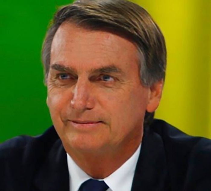 Bolsonaro, bajo arresto domiciliario por presunto golpe de Estado.
