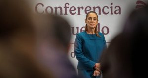 La Presidenta Claudia Sheinbaum Pardo evitó pronunciarse este lunes sobre la salida de Julio César Chávez Jr. de un penal en Hermosillo, Sonora, para enfrentar en libertad el juicio en su contra por presuntos vínculos con el Cártel de Sinaloa.