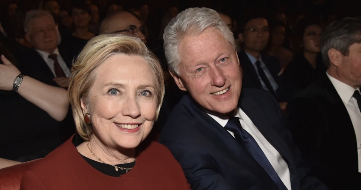 Citan a los Clinton por el caso Epstein.