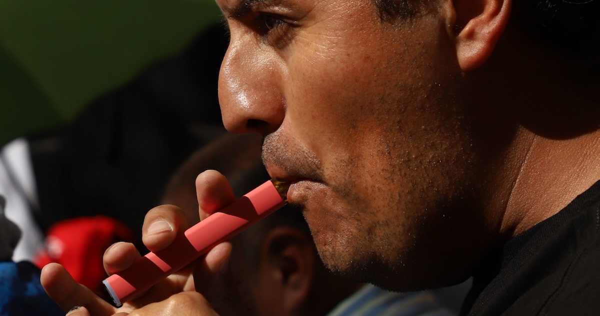 El Congreso de la CdMx aprobó una iniciativa para prohibir cigarrillos electrónicos o vapeadores y sancionar a quienes vendan estos dispositivos.