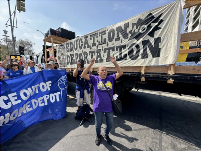 Las y los paisanos piden boicotear a Home Depot, Target, Walmart y McDonald’s por ayudar al ICE a realizar sus redadas migratorias en Los Ángeles, California.