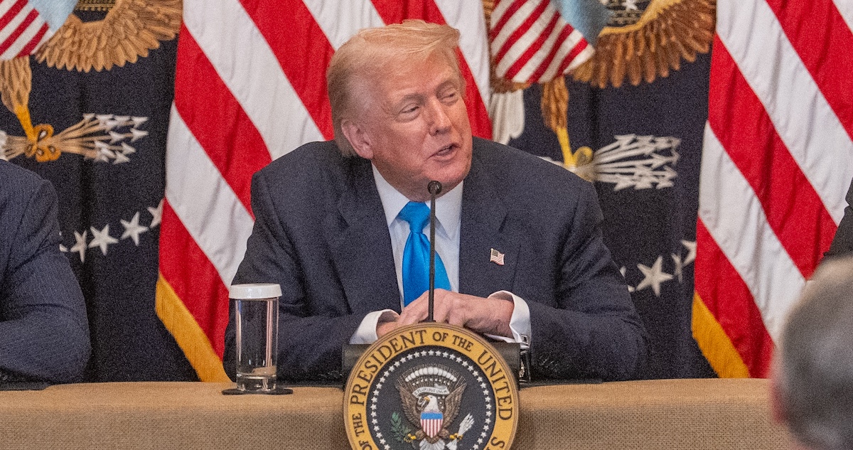 Donald Trump afirmó que el polémico comercial de Sydney Sweeney es "el más caliente" que existe y arremetió contra Taylor Swift por su postura progresista.