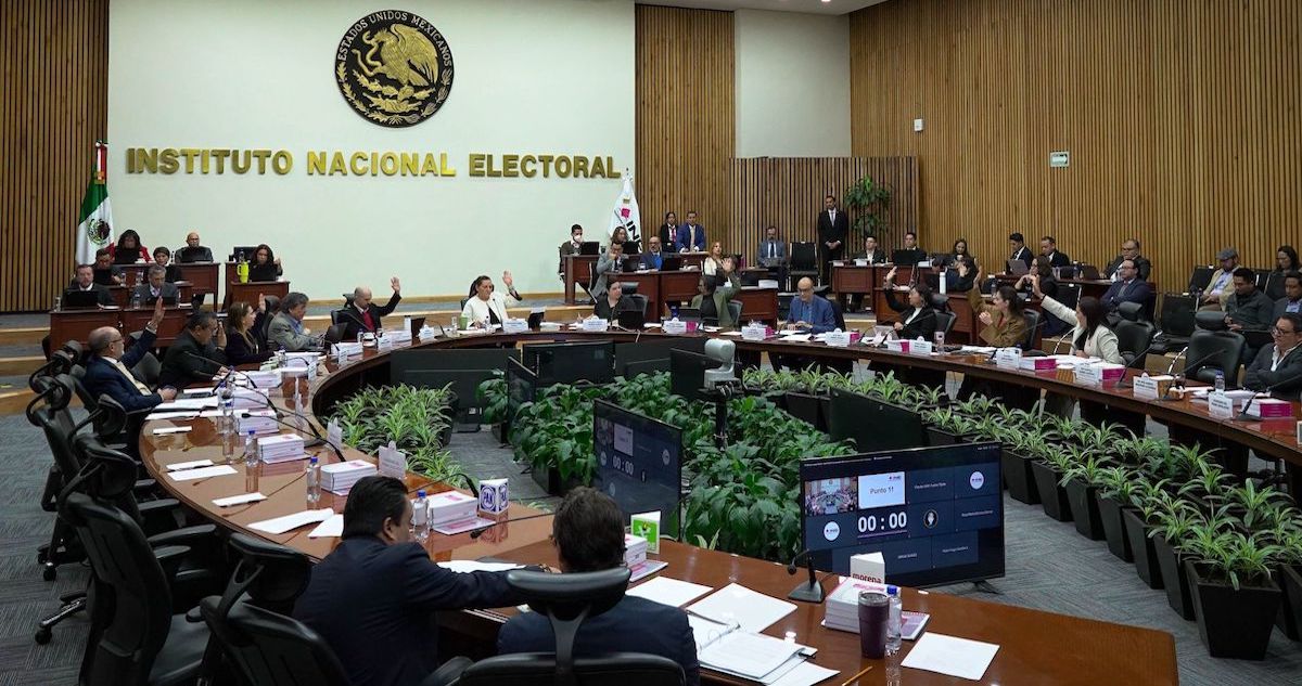 Sesión ordinaria del INE en noviembre de 2024.