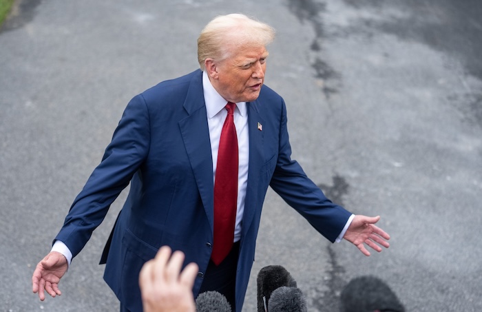 Es una táctica poco conocida que Trump está usando para obligar a migrantes a abandonar EU. Las autoridades han comenzado a separar a niños de padres, dice NYT.