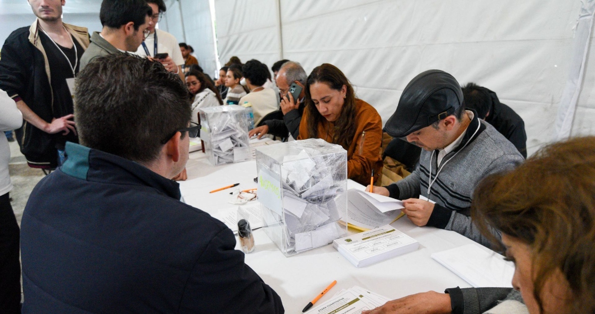 La reforma electoral también buscará reducir costos y cortar el despilfarro electoral.