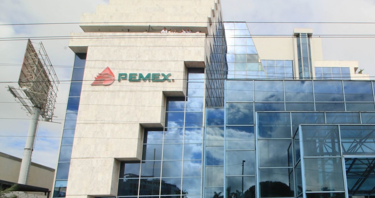 Fitch Ratings elevó la calificación de Petróleos Mexicanos (Pemex) de B+ a BB, esto luego de que el Gobierno de México realizó una emisión de deuda.