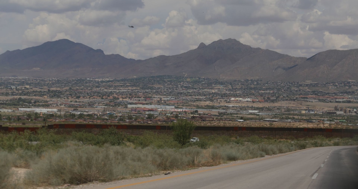 La SRE hizo un llamado a la población migrante ante los graves riesgos que enfrentan quienes intentan cruzar la frontera entre México y EU sin documentos.