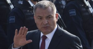 La mujer detenida este miércoles por la FGR era asesora de Genaro García Luna.