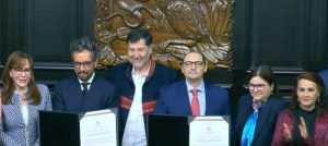 Lozano y De la Torre recibieron sus respectivas constancias que los confirman como embajadores.