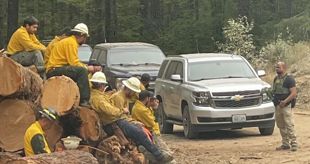 ICE detiene a bomberos.