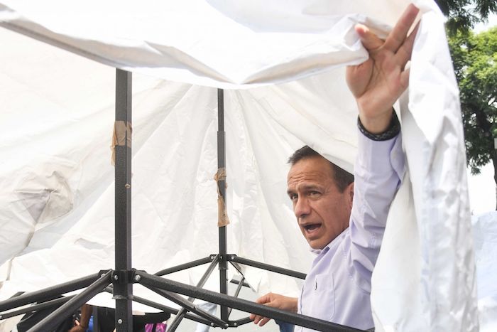 Israel Vallarta durante su primera conferencia de prensa en libertad el 8 de agosto de 2025.