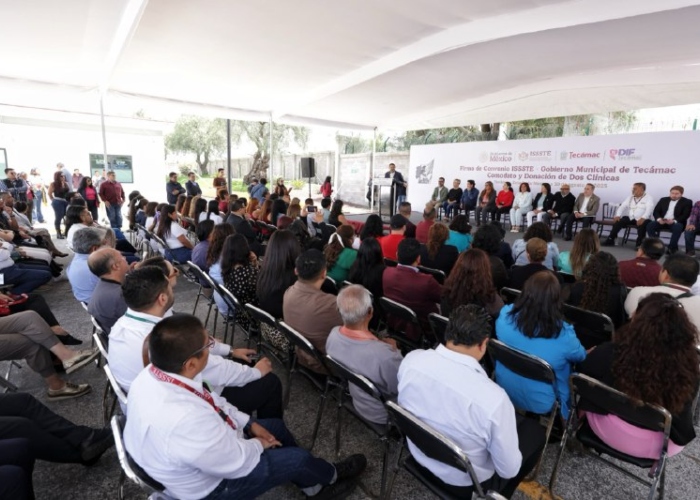El Director General del ISSSTE, Martí Batres, firmó un convenio con el municipio de Tecámac en el que se acordó la donación de dos clínicas para el organismo.