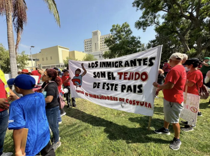 Las y los paisanos piden boicotear a Home Depot, Target, Walmart y McDonald’s por ayudar al ICE a realizar sus redadas migratorias en Los Ángeles, California.
