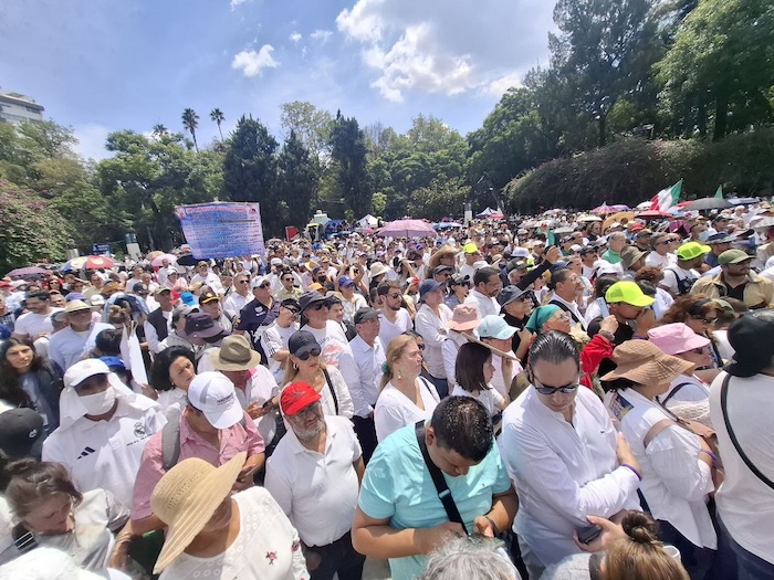 Entre ofensas, quejas y advertencias de que "seremos Venezuela", la derecha mexicana regresó a las calles de CdMx para encabezar la marcha de "La Resistencia".