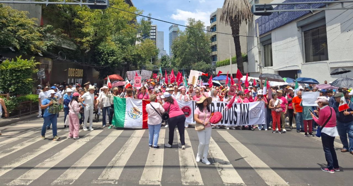 Entre ofensas, quejas y advertencias de que "seremos Venezuela", la derecha mexicana regresó a las calles de CdMx para encabezar la marcha de "La Resistencia".