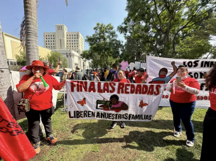 Las y los paisanos piden boicotear a Home Depot, Target, Walmart y McDonald’s por ayudar al ICE a realizar sus redadas migratorias en Los Ángeles, California.