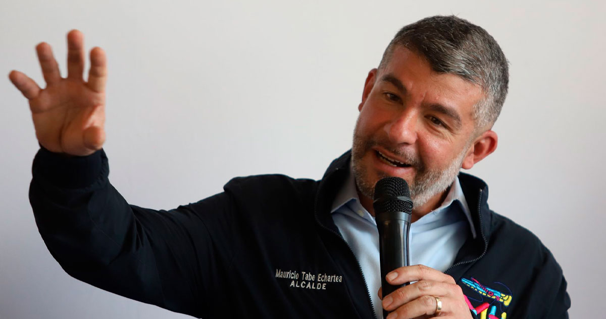 El Alcalde de Miguel HIdalgo, Mauricio Tabe, fue captado en aparente estado de ebriedad durante un evento público