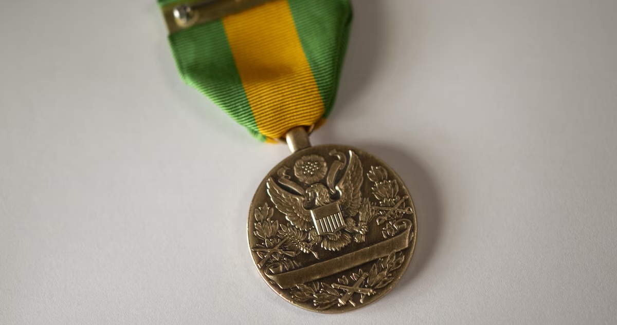 El Departamento de Defensa de EU creó una medalla para reconocer a militares estadounidenses que participen en misiones de la CBP en la frontera con México.