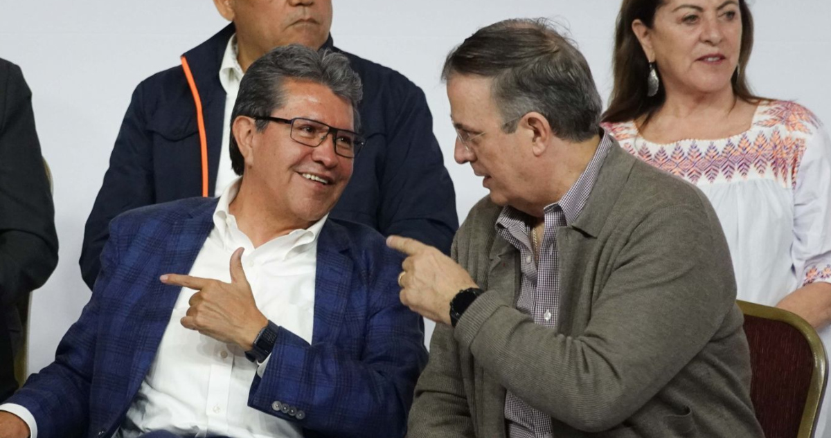 Monreal defienda a Ebrard tras ser captado en vuelo de primera clase; "No es exceso".