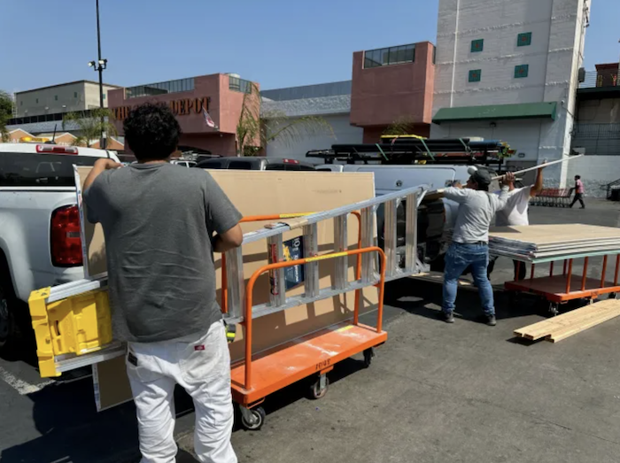 Las y los paisanos piden boicotear a Home Depot, Target, Walmart y McDonald’s por ayudar al ICE a realizar sus redadas migratorias en Los Ángeles, California.