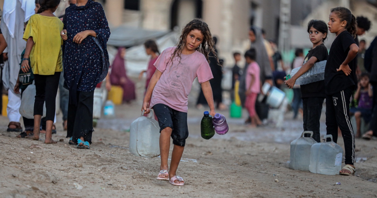 Su sentencia me da risa. Me diagnostica un mal que es público: todos vamos en picada, todos estamos acabados. En picada y acabados al momento mismo de nacer.