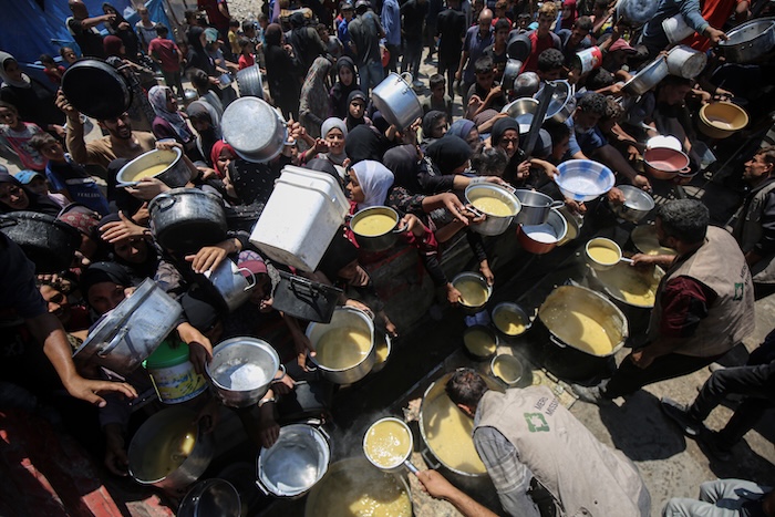 México se unió al reclamo global contra Israel para que autorice la entrada de ayuda humanitaria a Gaza, donde se vive hambruna, la cual ha dejado 289 muertos.