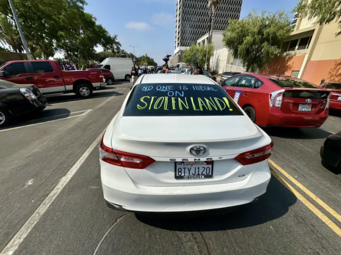 Las y los paisanos piden boicotear a Home Depot, Target, Walmart y McDonald’s por ayudar al ICE a realizar sus redadas migratorias en Los Ángeles, California.