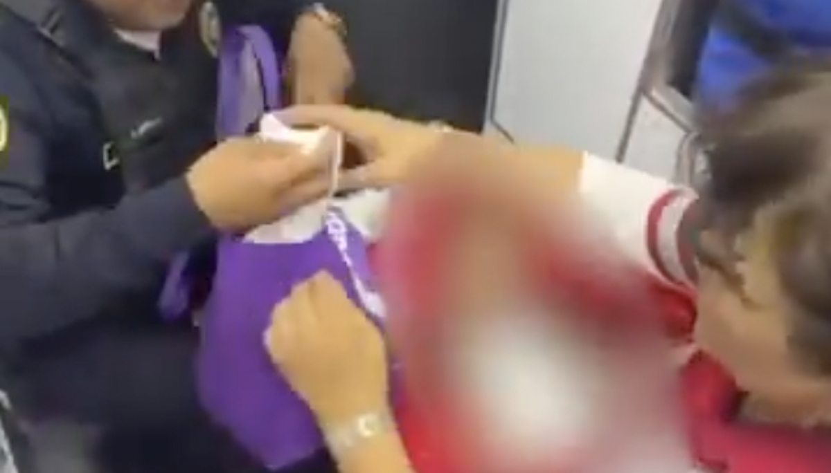 Elementos de la SSC-CdMx rescataron a un bebé de cuatro meses de nacido, que fue abandonado sobre una banqueta, en calles de la alcaldía Miguel Hidalgo.