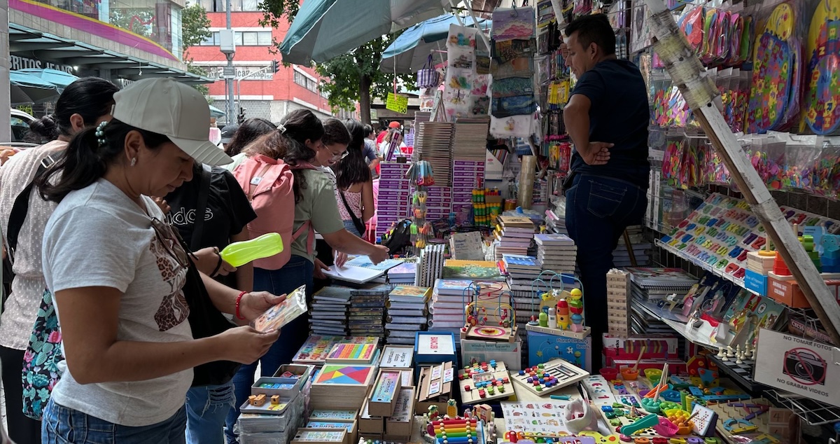 La Profeco emitió una serie de recomendaciones para que las madres y padres de familia puedan ahorrar al comprar los útiles escolares para el regreso a clases.