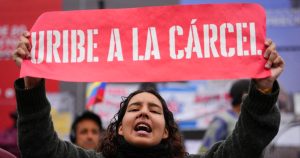 Una coincidencia entre Uribe y Calderón es que fueron siempre politicastros que enfrentaron acusaciones. Quizá eso les daba un aura de fraternidad malsana.