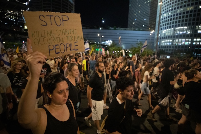 Centenares de miles de israelíes tomaron las calles este martes, según Daniel Blumenthal de RFI, bloqueando rutas y demandando el fin de la guerra en Gaza.
