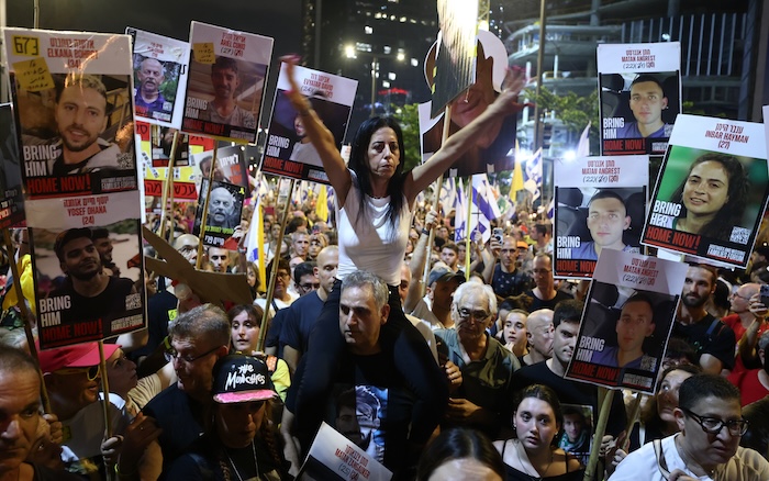 Centenares de miles de israelíes tomaron las calles este martes, según Daniel Blumenthal de RFI, bloqueando rutas y demandando el fin de la guerra en Gaza.