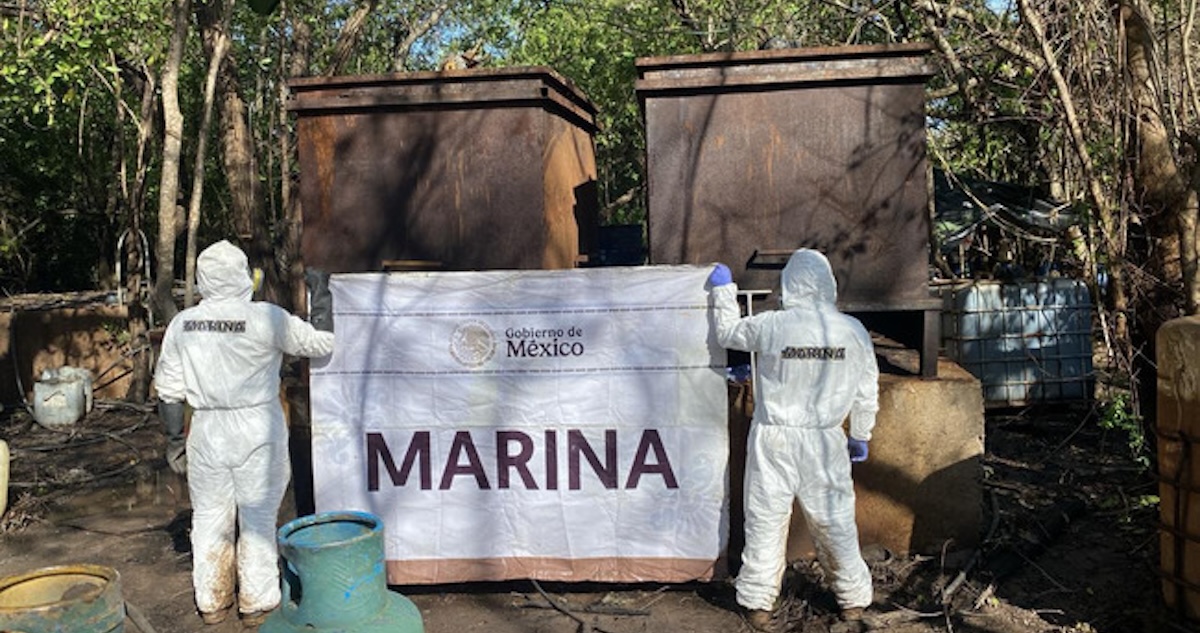 La Semar desmanteló un laboratorio clandestino en Nayarit y aseguró más de 12.8 toneladas de metanfetamina, con un valor de más de 3 mil millones de pesos.