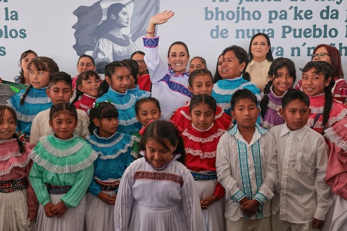 La Presidenta Claudia Sheinbaum Pardo afirmó que el pueblo de México le dio la fuerza y valor para negociar con el Presidente de Estados Unidos, Donald Trump.