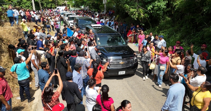 Sheinbaum rechaza regalo de Aguirre en Guerrero.