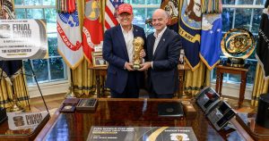 El Presidente Trump y el titular de FIFA confirmaron que el sorteo para la fase de grupos del Mundial 2026 tendrá lugar el 5 de diciembre en el Centro Kennedy.