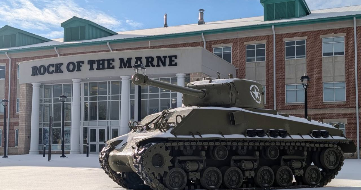 Autoridades de la base militar de Fort Stewart, en Georgia, confirmaron un tiroteo, donde cinco soldados fueron heridos y el tirador fue detenido.