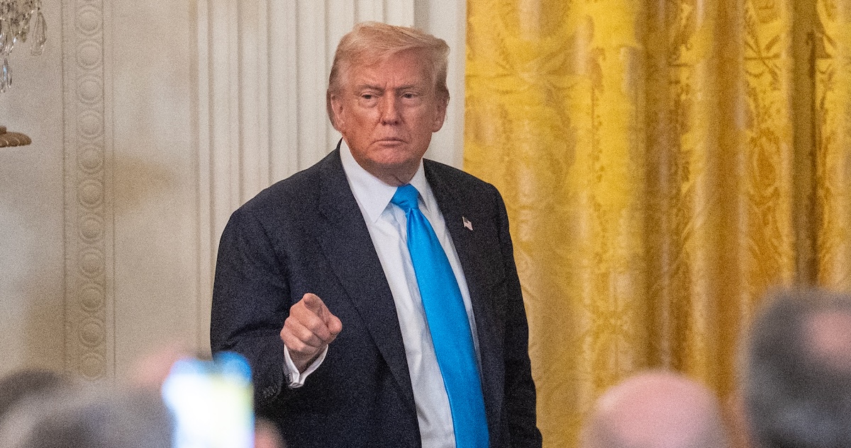 Tras la caída de mercados debido a un informe sobre la contracción del empleo en EU, el Presidente Trump ordenó despedir a la jefa de estadísticas laborales.