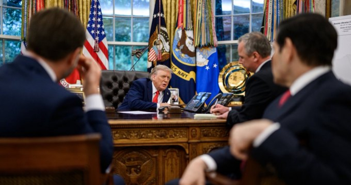 El Presidente de EU, Donald Trump, descartó que vaya a enviar tropas a Ucrania y pidió a Volodímir Zelenski ser “flexible” en las negociaciones con Rusia.