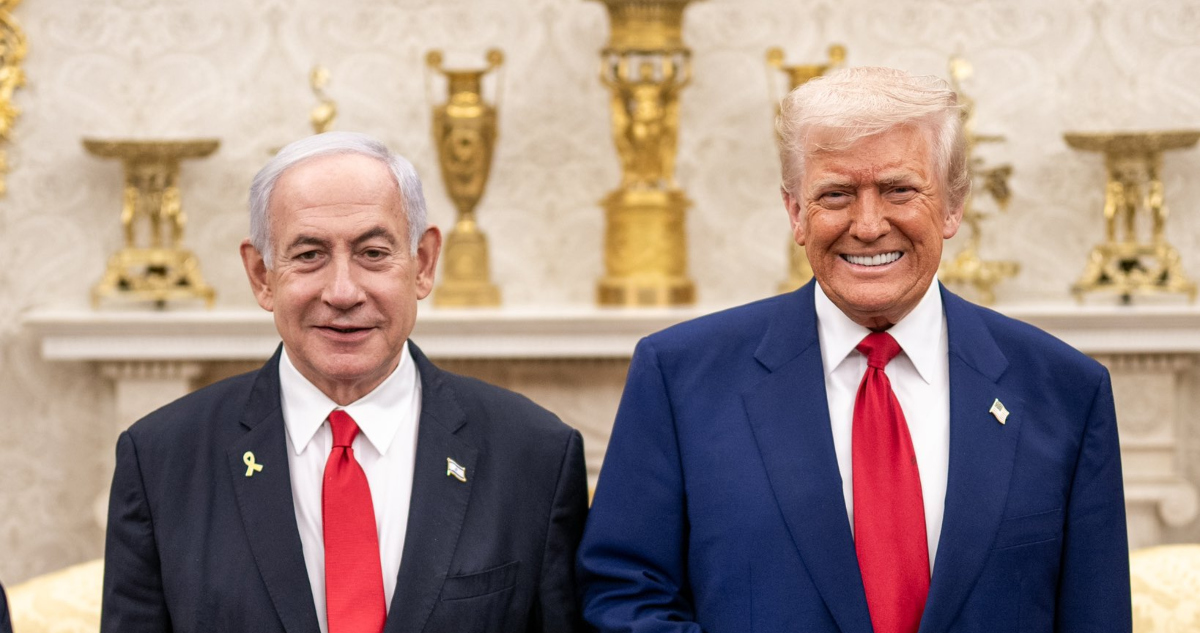 Trump describe a Netanyahu, señalado de genocidio en Gaza, como un "héroe de guerra" .