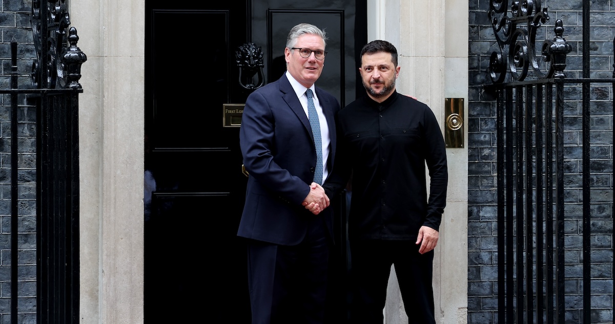 El Presidente de Ucrania, Volodímir Zelenski, acudirá mañana a la cumbre con Trump acompañado de los líderes de la UE, la OTAN, Alemania, Francia y Reino Unido.