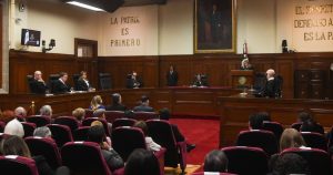 La justicia se vuelve previsible: siempre gana el que ya tiene el poder. La pretendida renovación es sólo la repetición de una historia conocida.