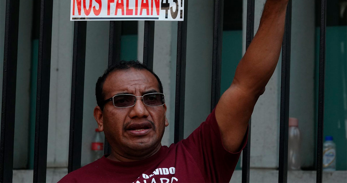 Vidulfo Rosales Sierra anunció su renuncia como abogado de los padres de los 43 de Ayotzinapa. Podría convertirse en asesor de Hugo Aguilar Ortiz en la SCJN.