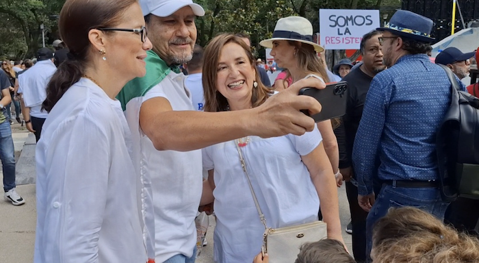 Entre ofensas, quejas y advertencias de que "seremos Venezuela", la derecha mexicana regresó a las calles de CdMx para encabezar la marcha de "La Resistencia".