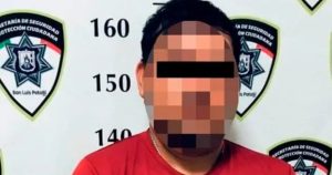 Un entrenador de futbol que fue sorprendido abusando de una menor dentro de un carro en la colonia Progreso fue detenido por elementos de la Policía Municipal.