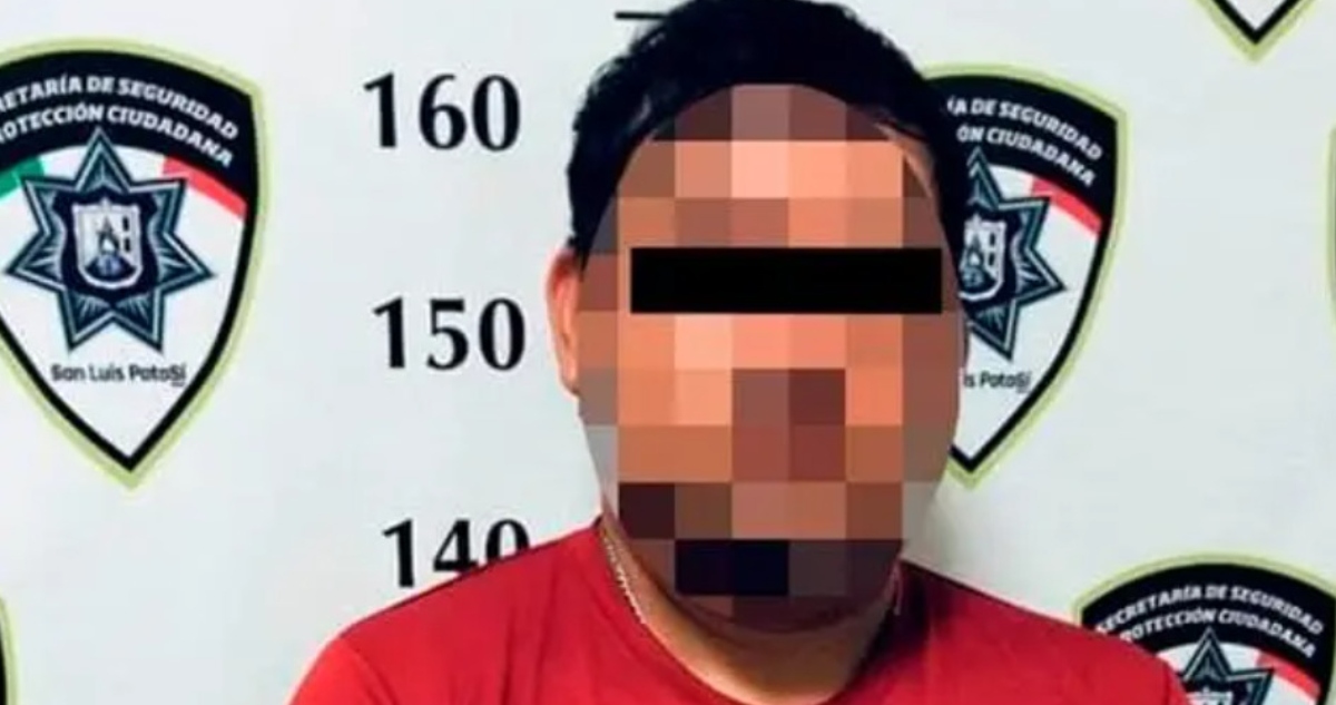 Un entrenador de futbol que fue sorprendido abusando de una menor dentro de un carro en la colonia Progreso fue detenido por elementos de la Policía Municipal.