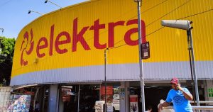 La BMV suspendió la cotización de Elektra luego de su anuncio de salir de este índice.