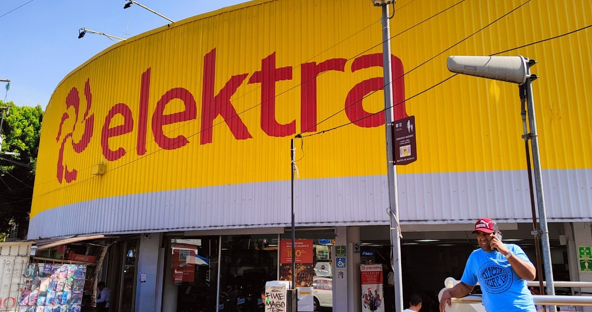 La BMV suspendió la cotización de Elektra luego de su anuncio de salir de este índice.