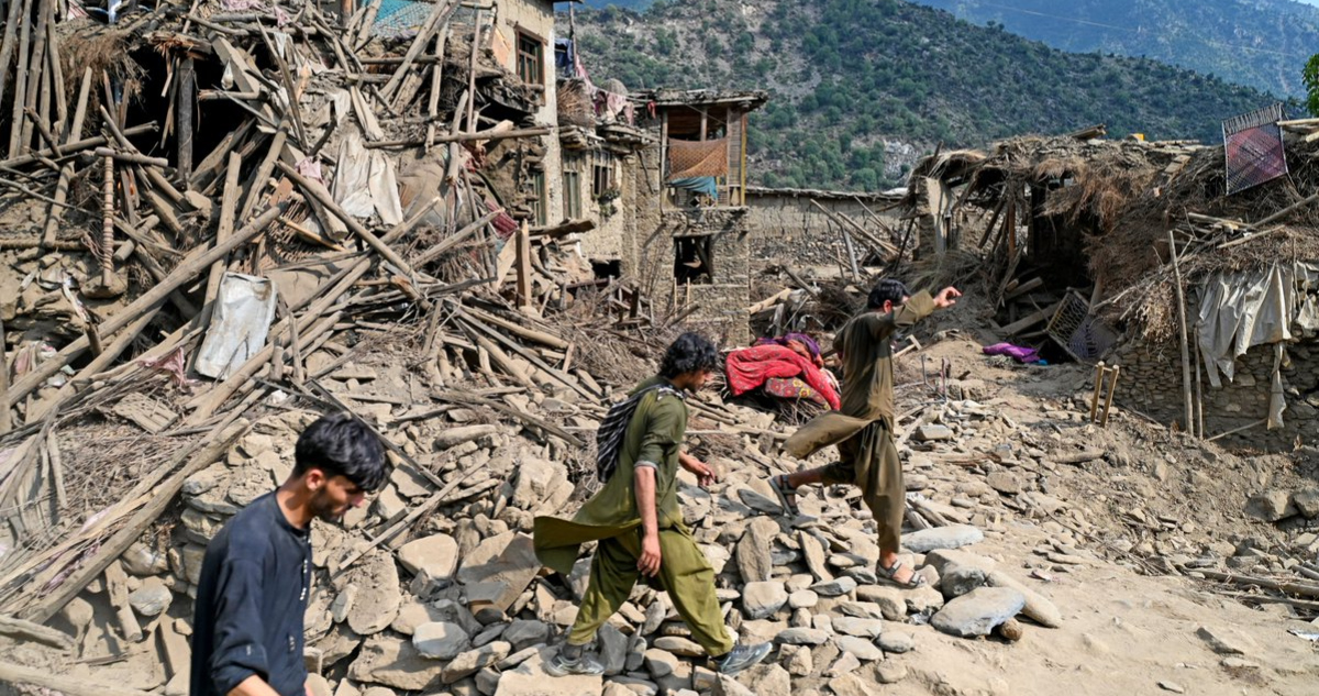 Un nuevo sismo de 5.2 sacude a Afganistán; 1400 han muerto por terremoto del domingo.