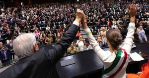 Pues según las mediciones disponibles, Claudia Sheinbaum Pardo y AMLO se disputan el nivel más alto de aprobación de la historia de los presidentes mexicanos.